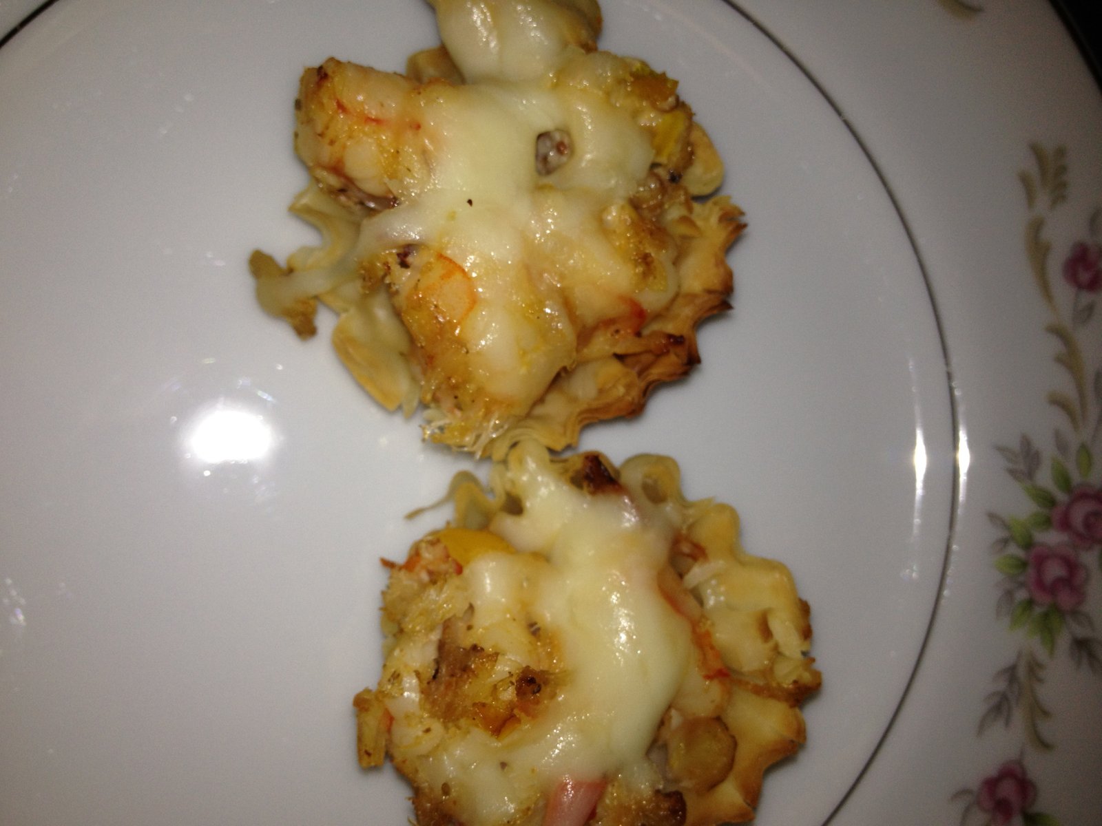 Cheesy shrimp bites